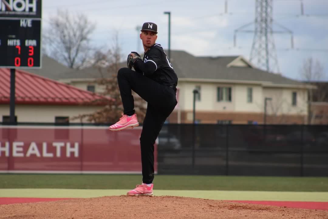 Jeremy Suarez pitching for UNOH